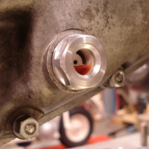 Crankcase side cover engine oil level sight glass (level plug)